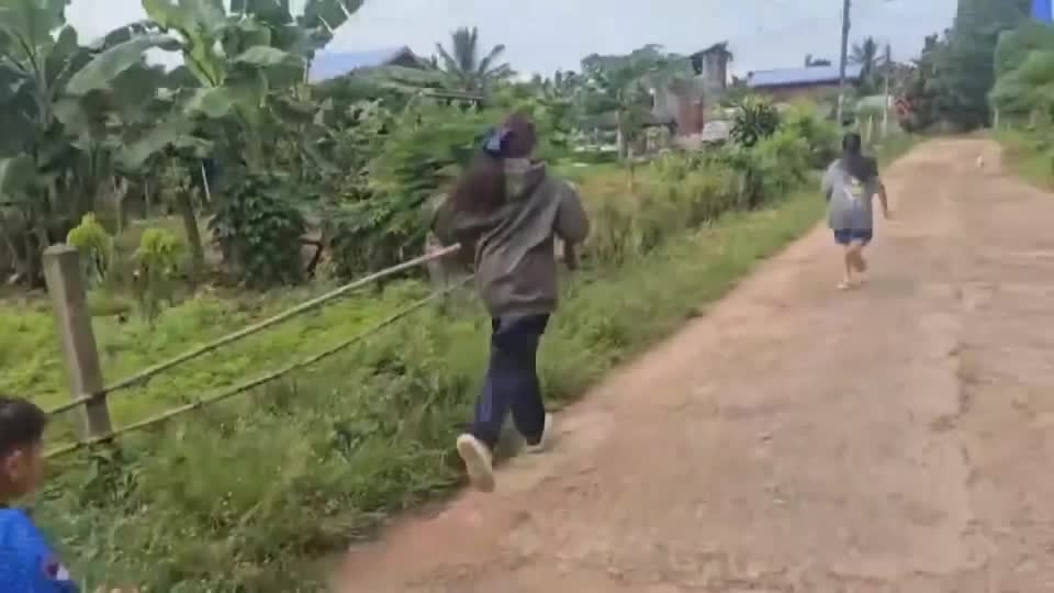 Thai residents run for cover as Cambodia border erupts in gunfire