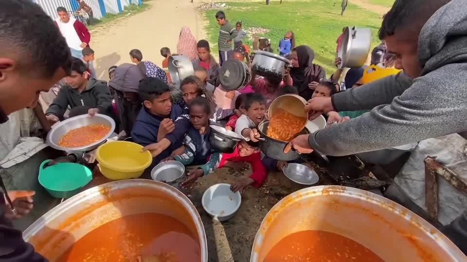 Palestinians fear hunger as Israel stops aid shipments to Gaza