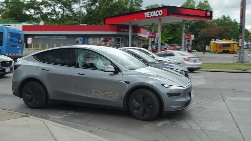Tesla robotaxis get mixed reactions in Austin