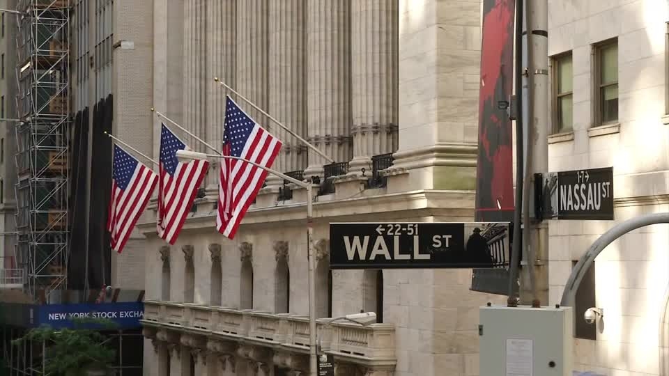 S&P 500 ends lower; traders focus on Middle East tension