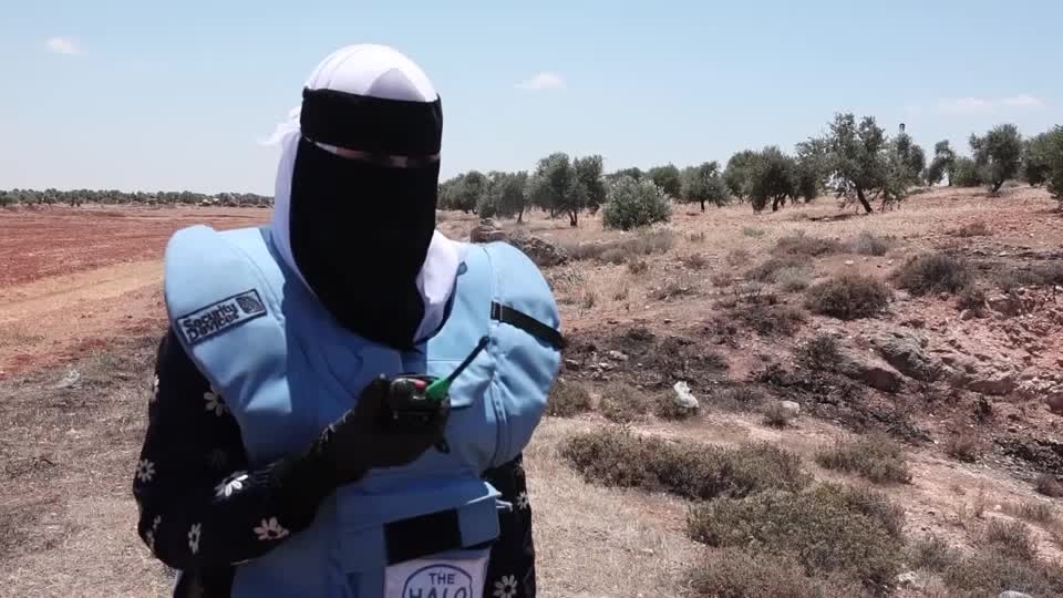 Driven by personal loss, Syrian woman clears war remnants