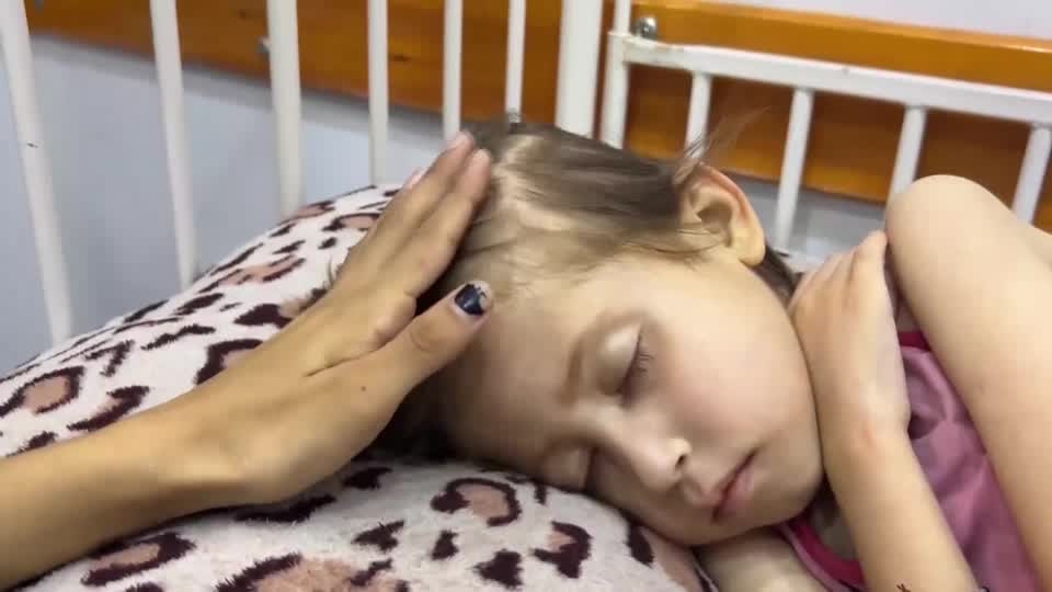 'I'm slowly losing my daughter' says Gazan mother as girl starves