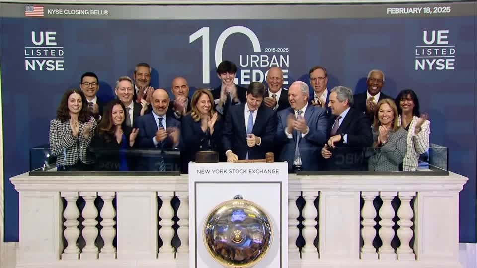 S&P 500 ekes out all-time closing high as Fed minutes eyed