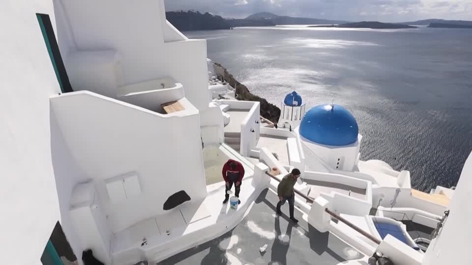 Businesses on shaky Santorini fret as bookings come to a halt