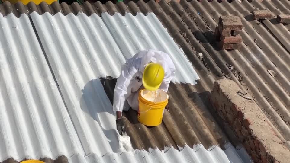 How a coat of paint is tackling extreme heat in an Indian slum