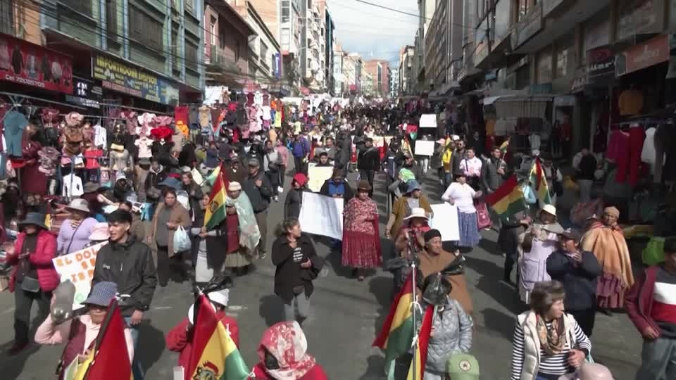Bolivians protest fuel shortage, inflation and dollar crisis