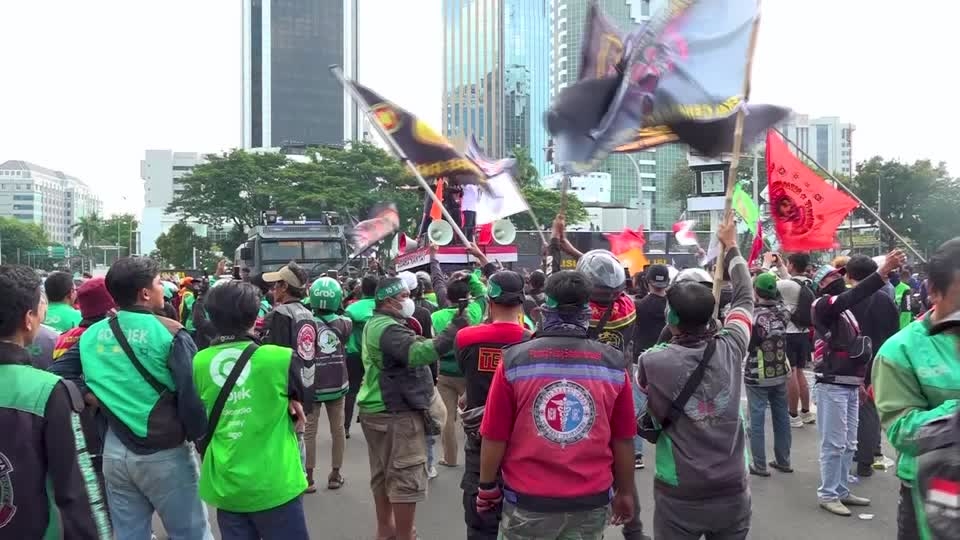 Indonesia's ride-share drivers call for higher wages