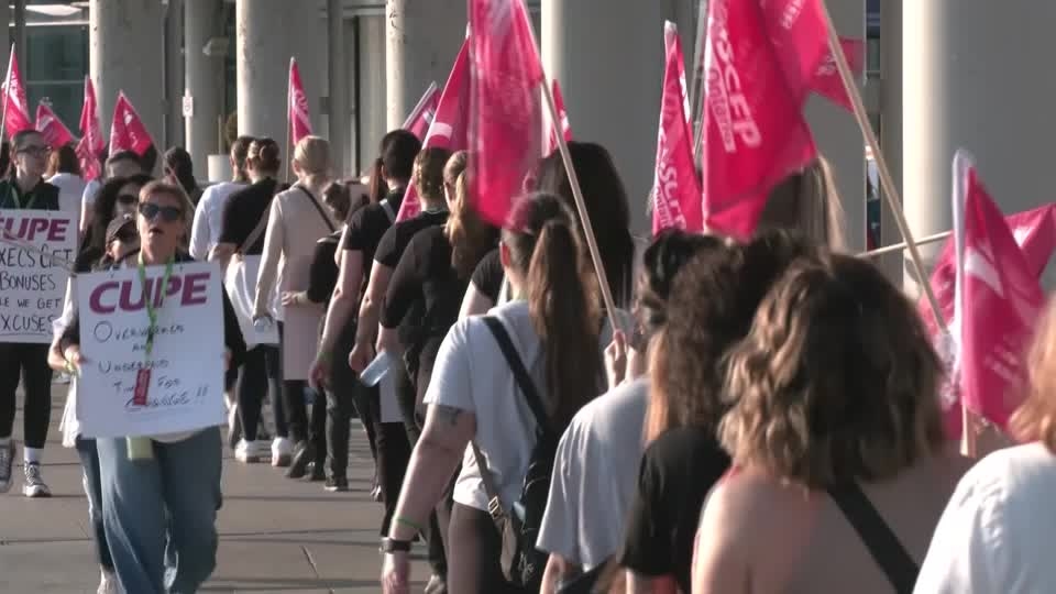 Canadian government moves to end Air Canada strike