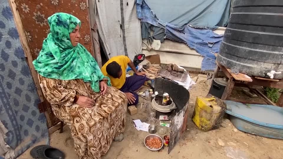 Six weeks into Israel's Gaza blockade, last food is running out