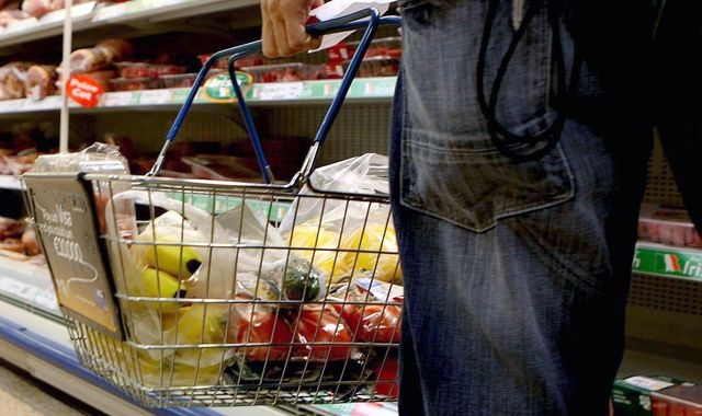 Supermarkets to introduce healthy food standard under government plans to tackle obesity