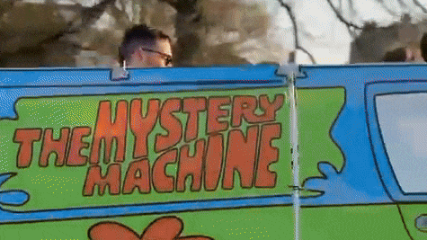 Runners Dressed as 'The Mystery Machine' Train to Break Guinness World Record