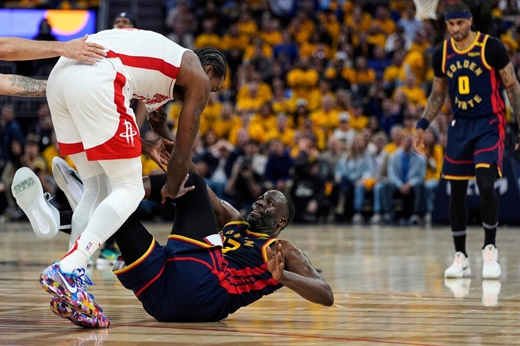 NBA季後賽》勇士與火箭上半場就衝突不斷 Draymond Green吞下技術犯規與惡性犯規