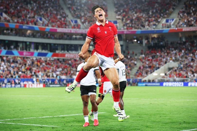 Louis Rees-Zammit announces stunning return to rugby from NFL