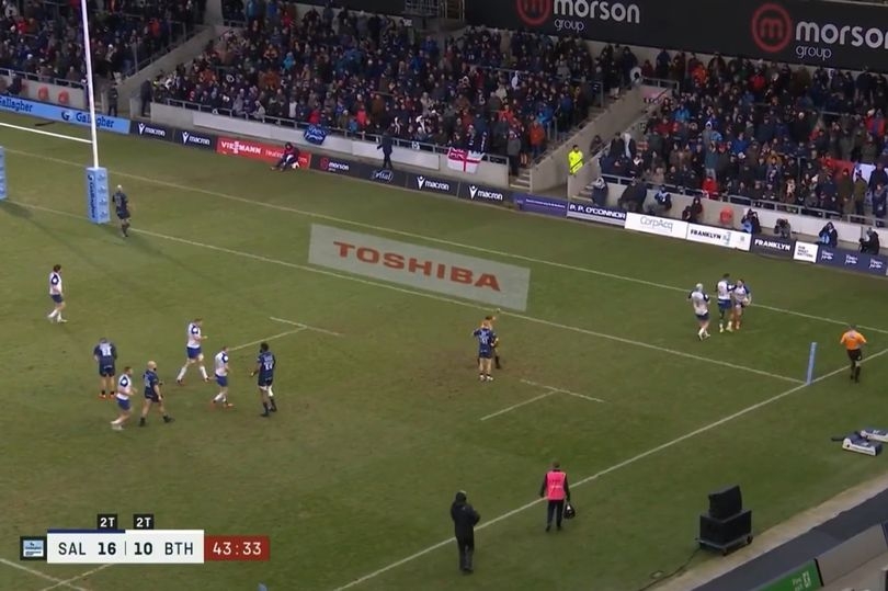 English Premiership clash mired in controversy after time-keeping confusion