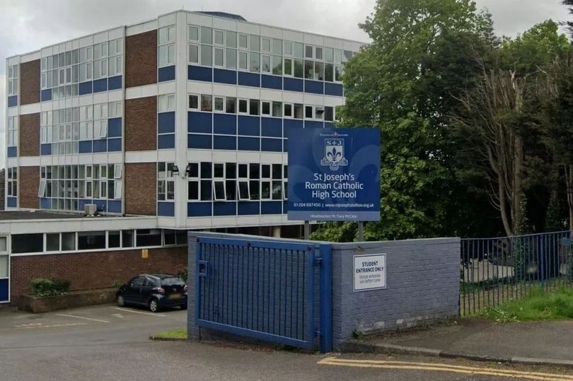 School pupil collapsed and stopped breathing after smoking vape before class