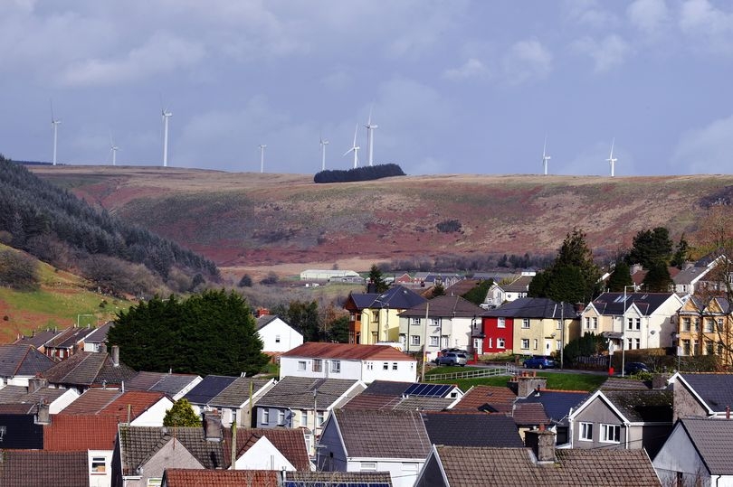 Hundreds of homes without power for hours in Rhondda Cynon Taf community