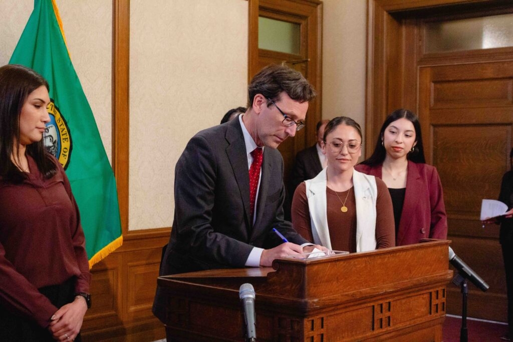 Trio of immigrant rights laws signed by WA governor