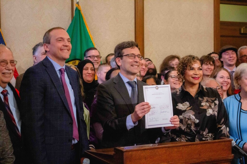 Washington will pay unemployment benefits to striking workers