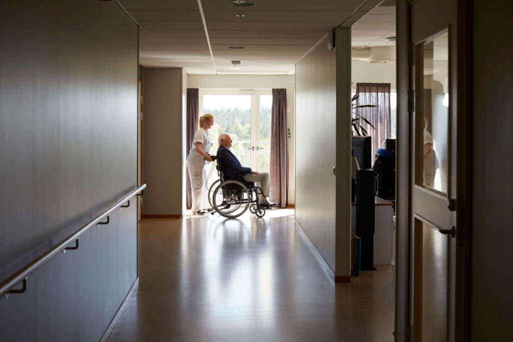 Dementia care facilities would have to meet new state standards under WA bill