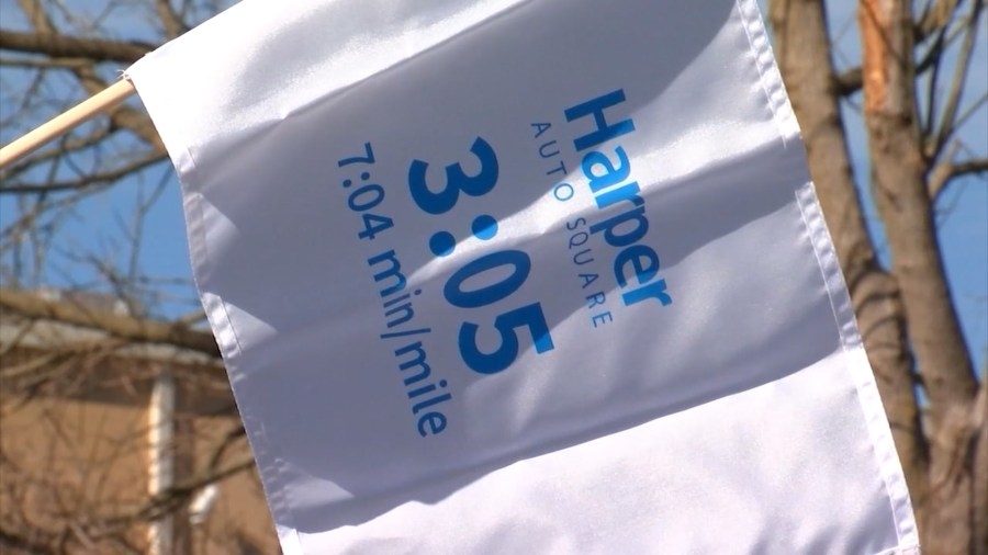 How experienced marathon runners help others keep pace