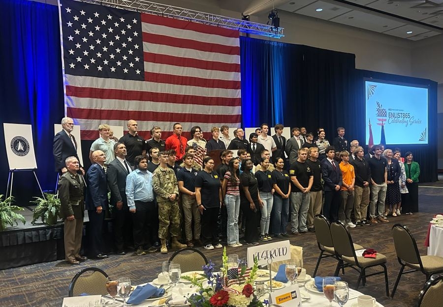 New events honors Knox County seniors joining the military after graduation