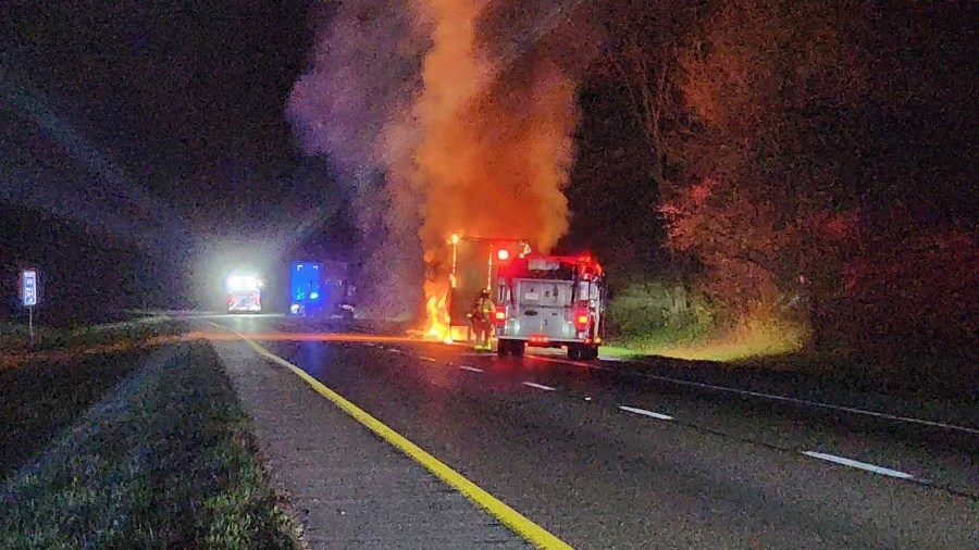 Semitruck fire extinguished on I-40 in Lenoir City