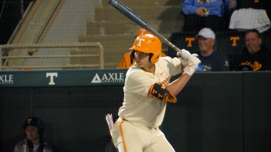 Bargo blasts two, Vols win Game 1 vs. Arkansas