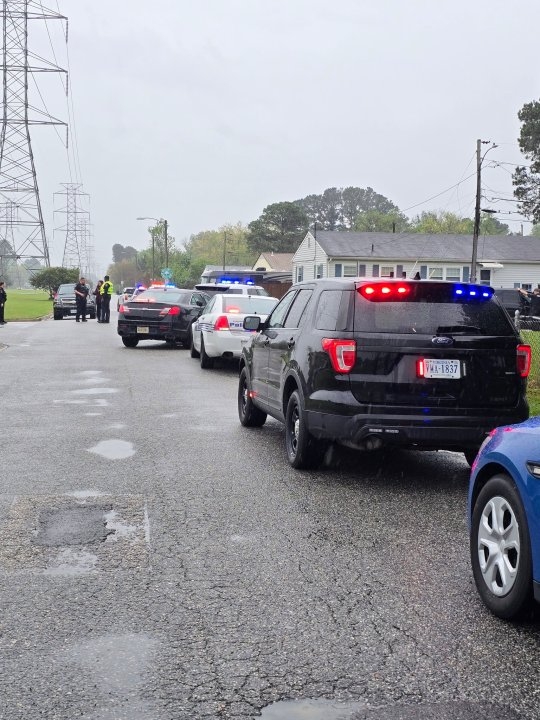 HPD: Officers involved in shooting near Chestnut Ave., 1 suspect struck