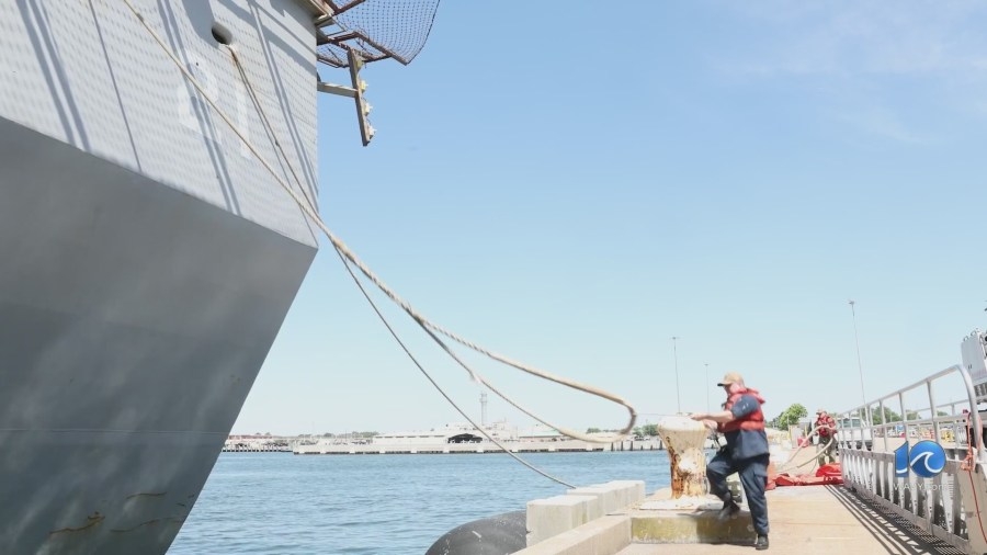 USS New York and USS Oak Hill off to Fleet Week in New York City