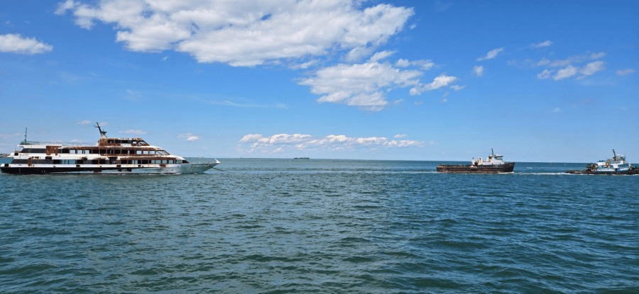 Burned out Spirit of Norfolk leaves Hampton Roads for the last time