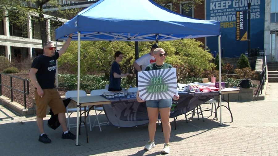 Monongalia Quick Response Team gives out free Narcan in Morgantown