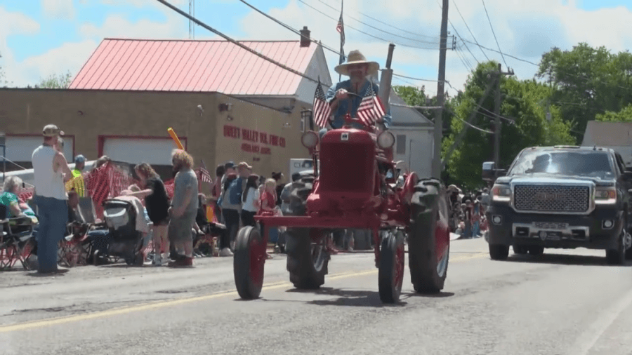 Memorial Day Parade raises money for local fire department