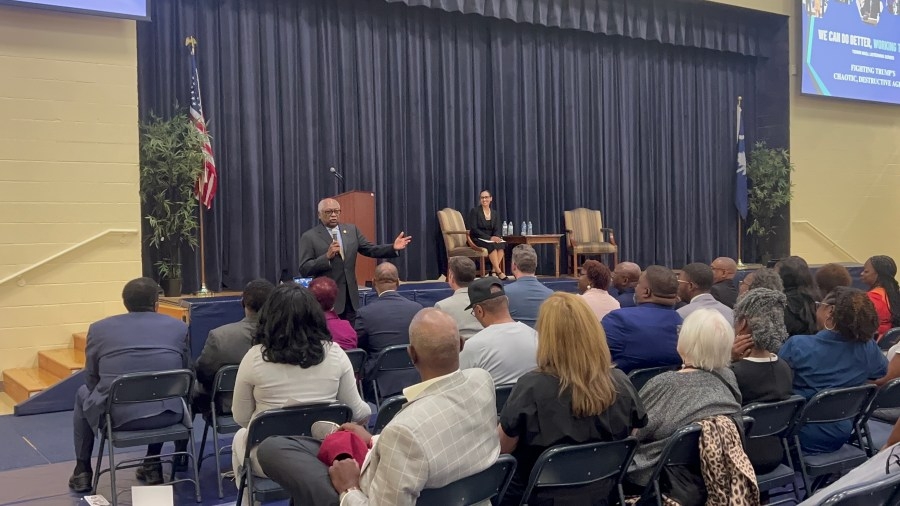 At North Charleston town hall, Clyburn says voters must ‘work like hell' to oppose Trump