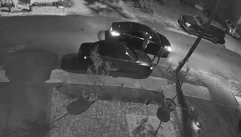 North Charleston police seeking 2 people in Alamo Street attempted burglary