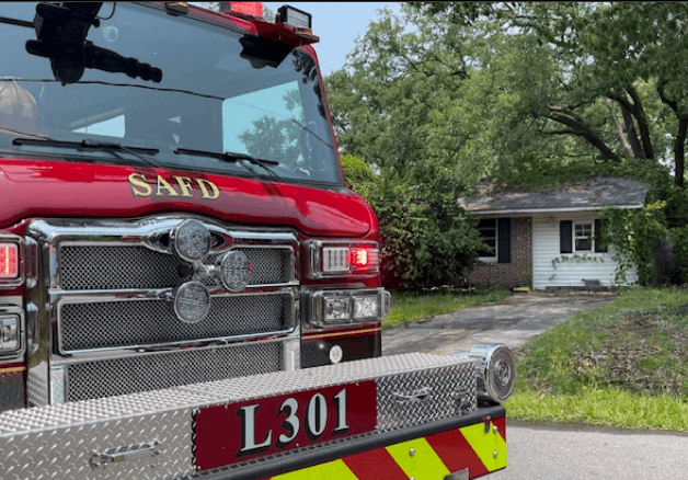 2 injured in West Ashley house fire