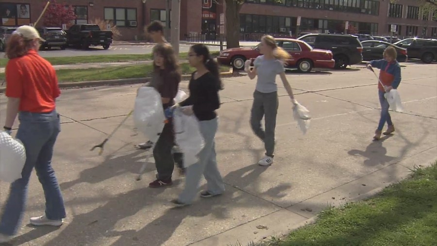 Urbana high schoolers take part in Earth Day cleanup