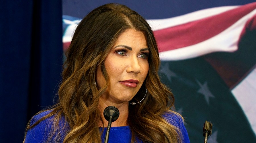 Kristi Noem to speak in Springfield, take aim at Illinois' sanctuary policy