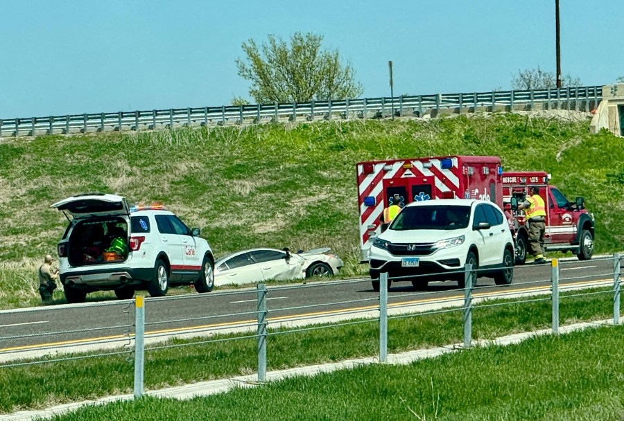 Part of I-74 closed, one hurt after crash in Champaign Co.