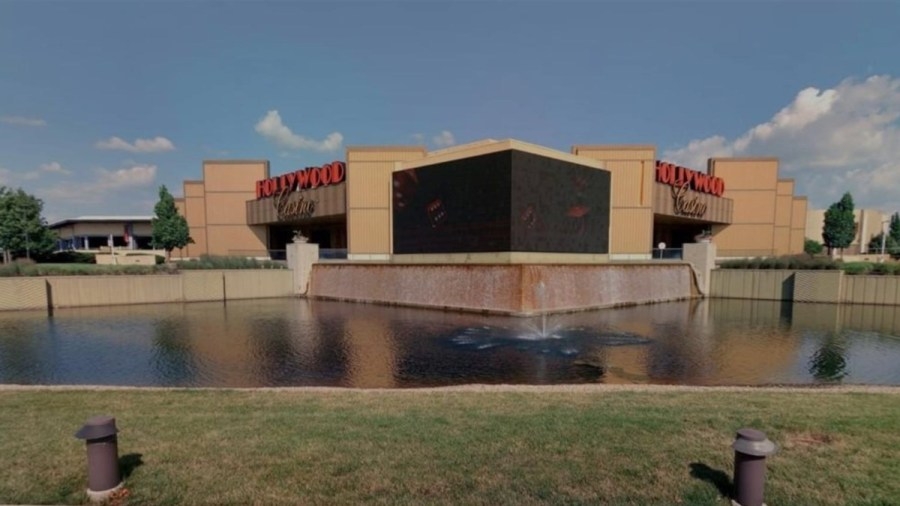 Two Columbus police officers injured during arrest at Hollywood Casino