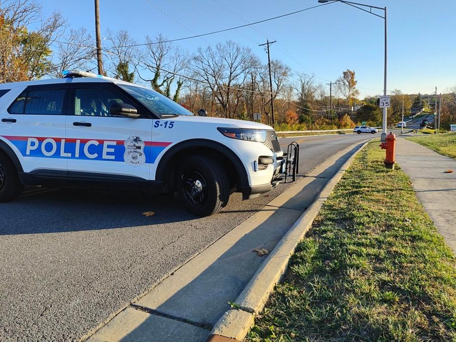 Columbus police save family of geese on I-70