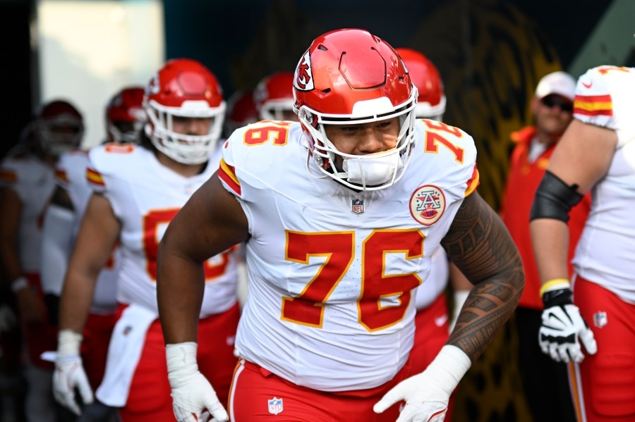 Chiefs' Kingsley Suamataia to compete for starting left guard spot with Mike Caliendo