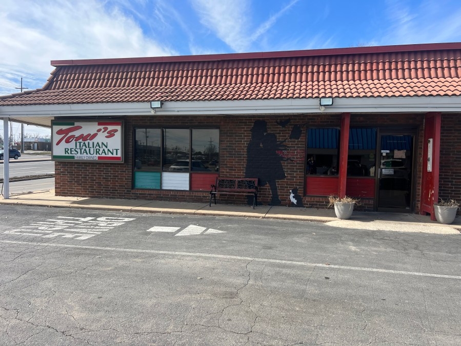 Toni's Italian Restaurant closing Olathe location because of I-35 Highway project