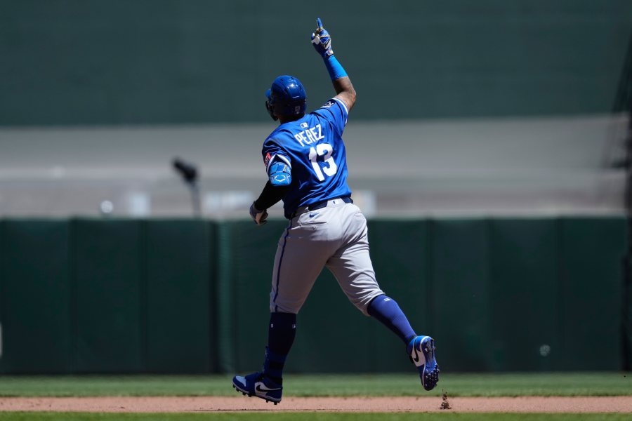 Kansas City Royals take San Francisco series behind bullpen, bats
