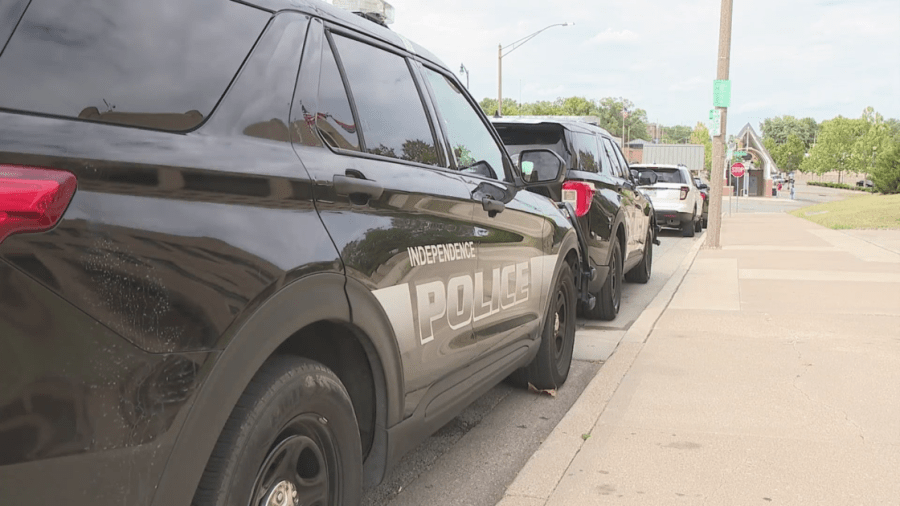 Independence police chase ends with crash, suspects in custody
