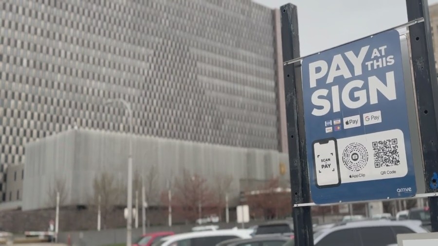 Federal workers see parking price increase as they return to office