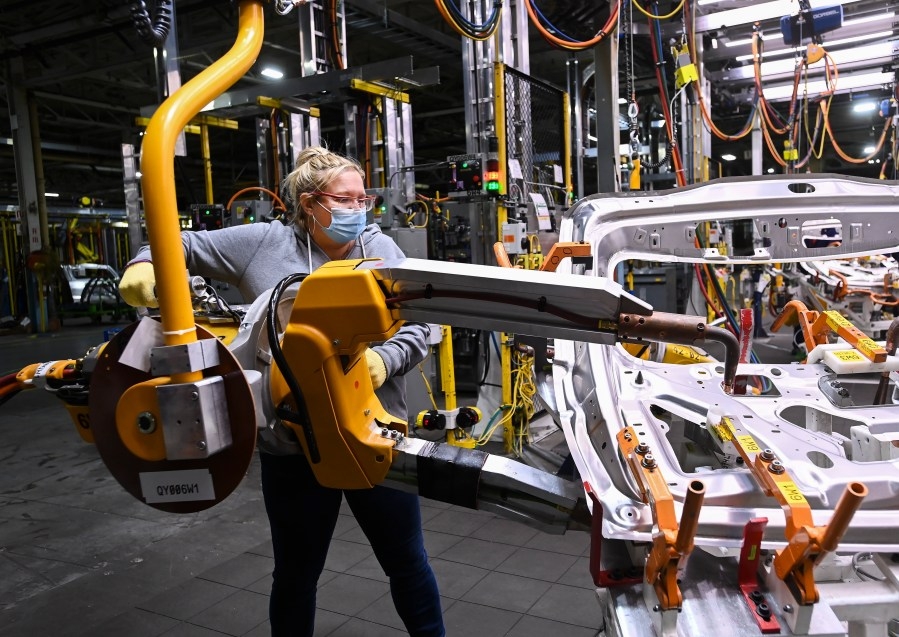 GM to invest $4B into U.S. manufacturing, including KCK's Fairfax plant