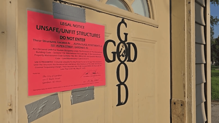 Residents vacate condemned Gardner apartments, up against deadline