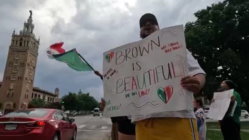 Small group gathers in Plaza to protest ICE operations, support LA