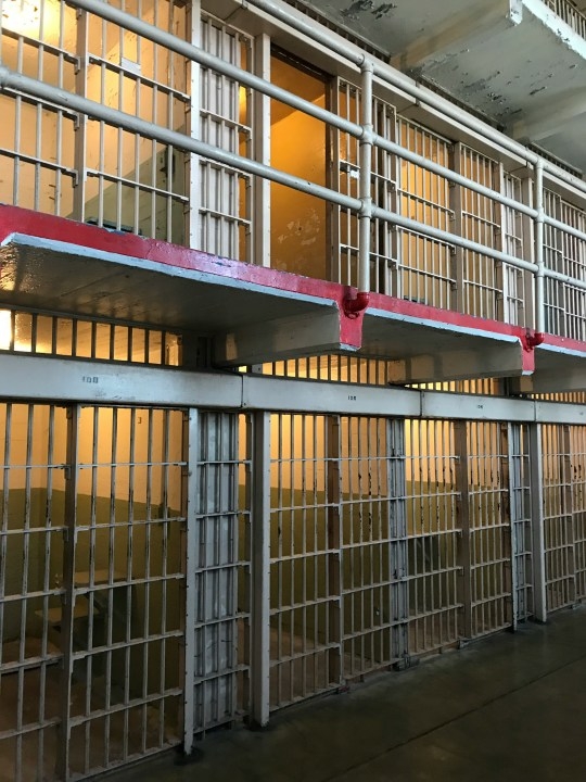 ACLU accuses Leavenworth facility of breaking the law, violating ICE detainees' rights