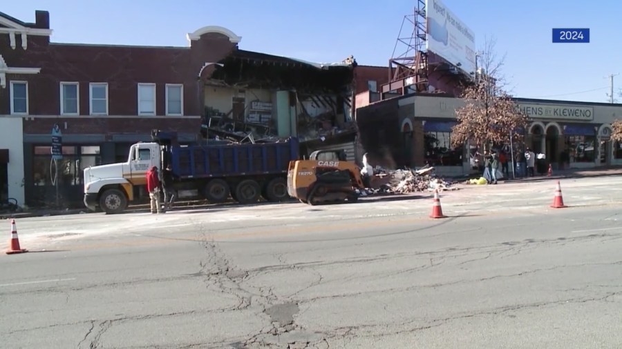 Kansas City could award $915,000 Tuesday to firefighter who killed 3 in crash